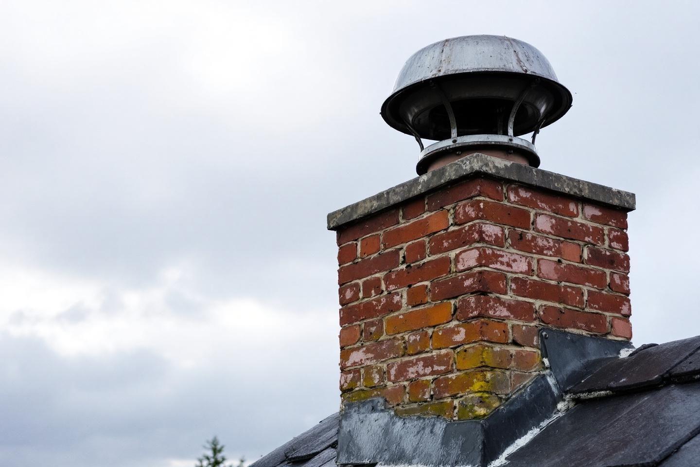 Installation chapeau béton cheminée Francheville pour éviter infiltrations