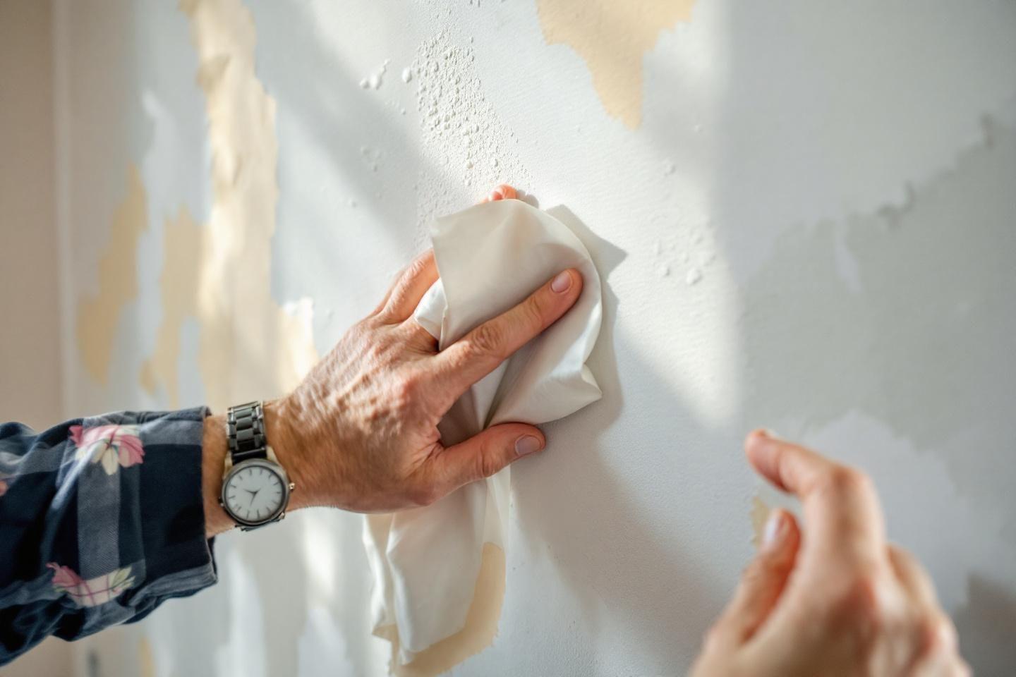 Comment enlever du papier peint sur du placo facilement