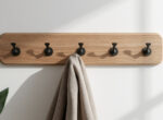 découvrez notre patère murale avec 7 crochets, idéale pour un rangement élégant et pratique. parfaite pour organiser vos vêtements et accessoires tout en optimisant l'espace de votre intérieur.